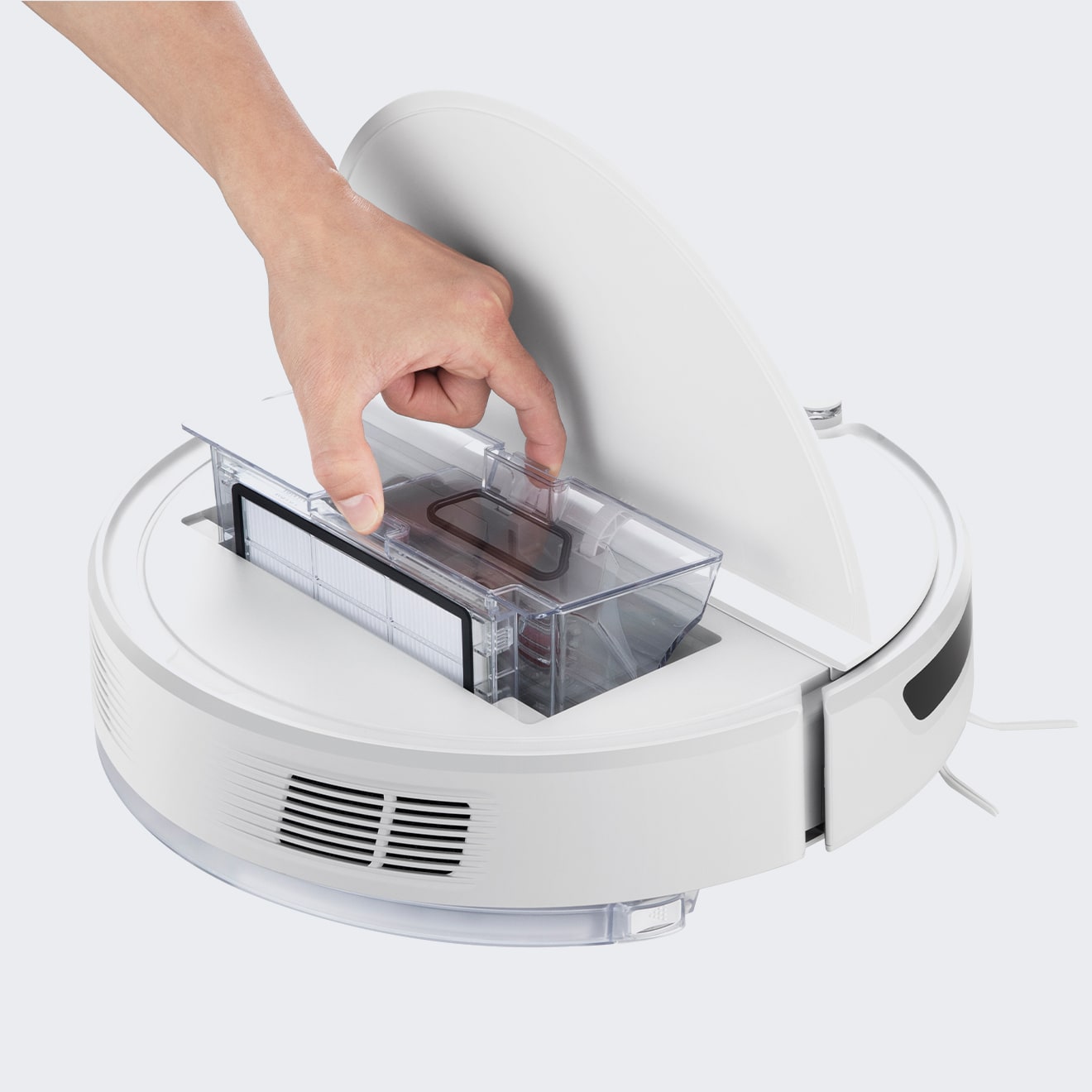 Roborock E5의 640mL 먼지통으로 비움 횟수를 줄일 수 있습니다